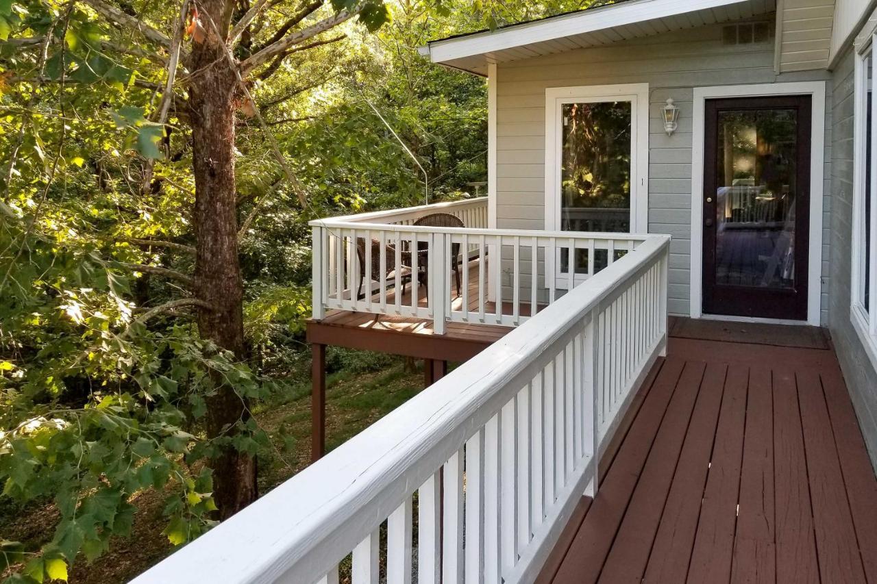 Beautiful Ozark Oasis With Deck Walk To Beaver Lake Роджърс Екстериор снимка